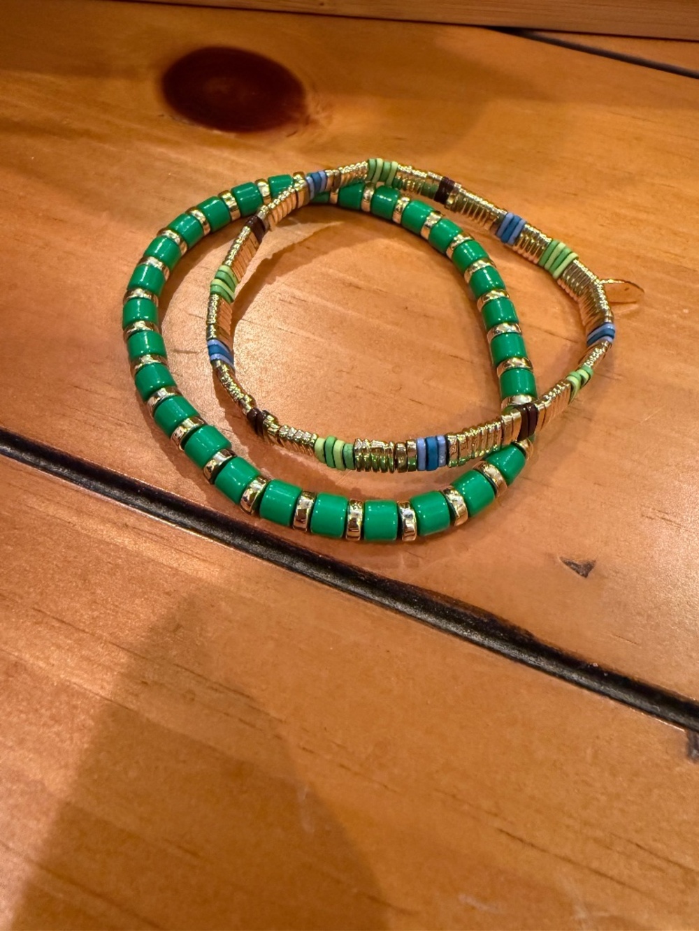 Stretchable chuckled bracelets